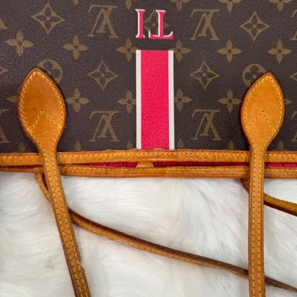 Louis Vuitton Neverfull MM - Picture 12 of 16